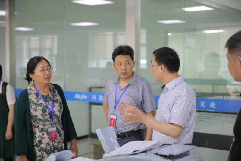 棲霞區(qū)文聯(lián)組織文藝家到澳思泰現(xiàn)場采風